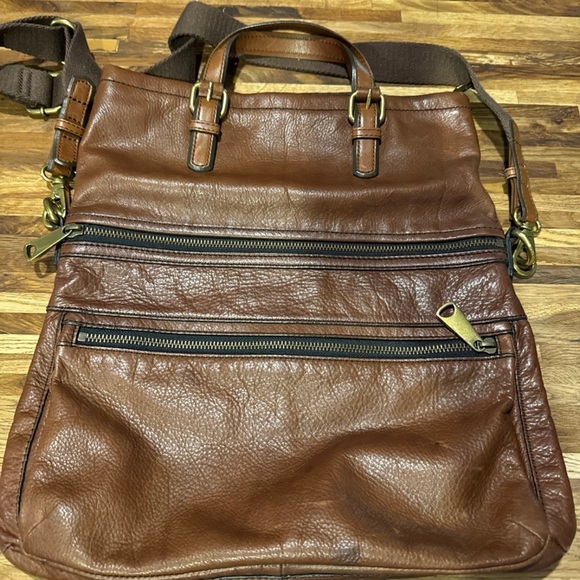 Fossil Explorer XL Brown Leather Fold Over Crossbody Hobo Tote Shoulder Bag - Picture 3 of 7